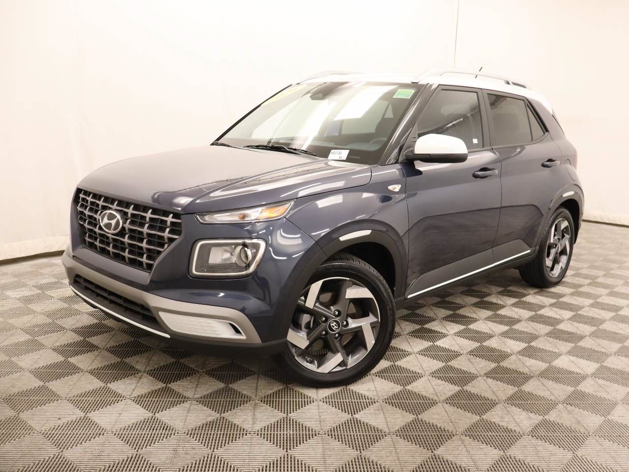 Used 2026 Hyundai Venue SEL FWD image 1