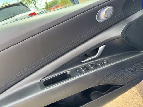 Used 2023 Hyundai Elantra SEL FWD image 11