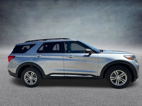 Used 2024 Ford Explorer XLT w/ Equipment Group 202A AWD/4WD image 39