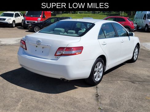 Used 2011 Toyota Camry LE w/ LE Extra-Value Pkg FWD image 4