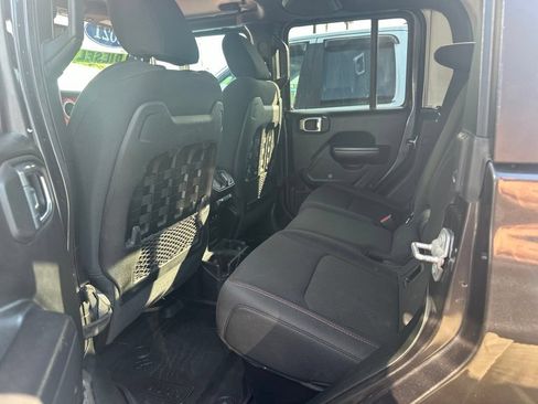 Used 2021 Jeep Gladiator Rubicon w/ Dual Top Group AWD/4WD image 37