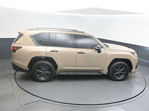 Used 2025 Lexus LX 700h Overtrail image 39