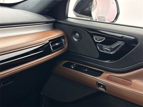 Used 2023 Lincoln Aviator Reserve w/ Jet Package image 36