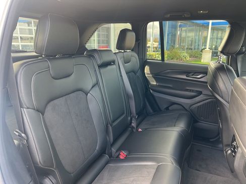New 2025 Jeep Grand Cherokee Altitude AWD/4WD image 23