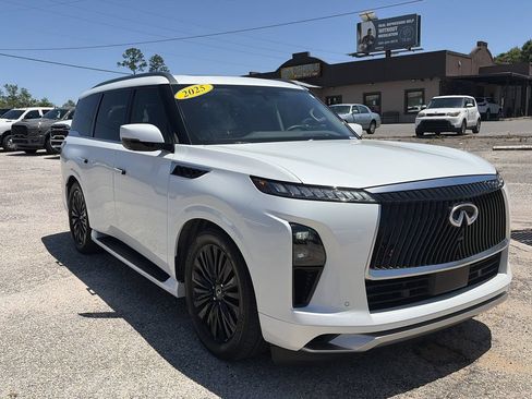 Used 2025 INFINITI QX80 Luxe RWD image 8