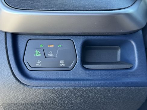 Certified 2025 Volkswagen ID. Buzz Pro S RWD image 26