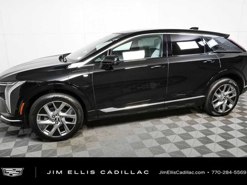 Certified 2025 Cadillac Optiq Luxury 1 AWD/4WD image 31