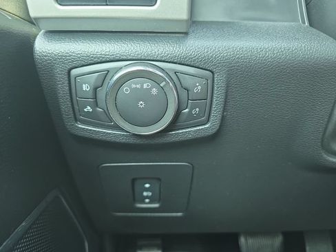 Used 2016 Ford F150 Lariat w/ Equipment Group 502A Luxury AWD/4WD image 29