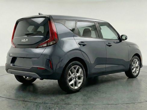 Used 2025 Kia Soul LX w/ LX Technology Package FWD image 9