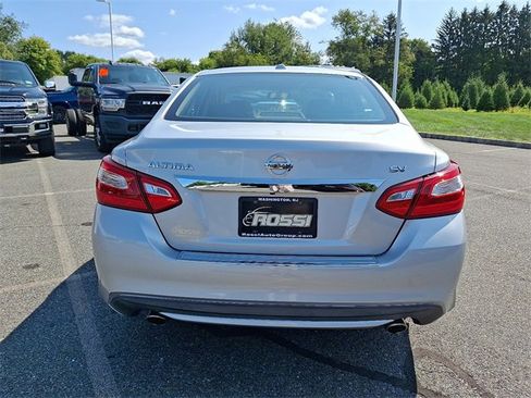 Used 2017 Nissan Altima 2.5 SV w/ Convenience Package image 7