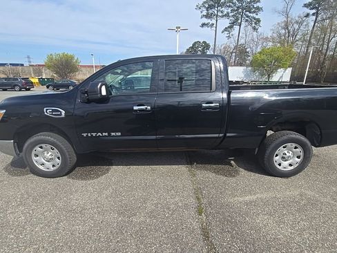 Used 2018 Nissan Titan SV image 8