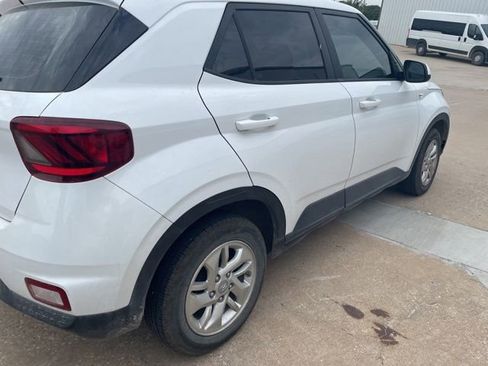 Used 2021 Hyundai Venue SE FWD image 5
