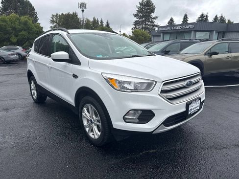 Used 2018 Ford Escape SE w/ Ford Safe & Smart Package AWD/4WD image 3