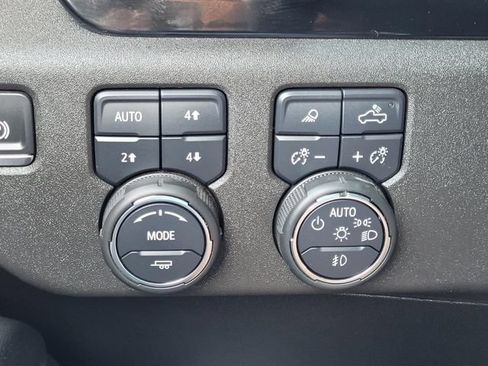 Used 2025 Chevrolet Silverado 3500 High Country w/ Technology Package AWD/4WD image 26