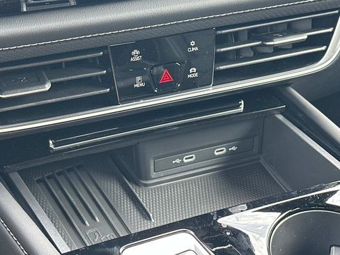 New 2025 Volkswagen Atlas Cross Sport SE image 29