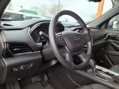Used 2023 Chevrolet Traverse RS image 9