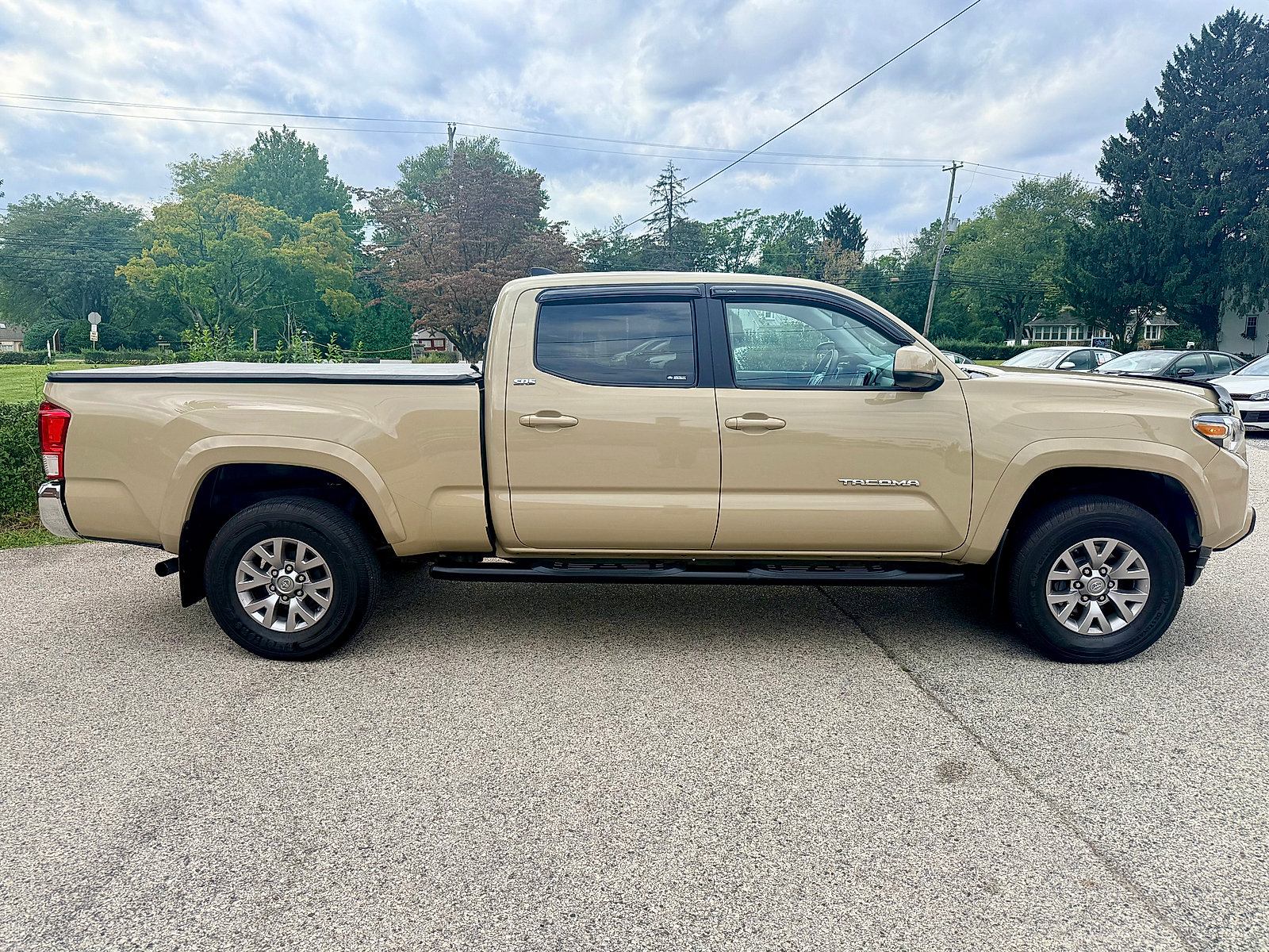 Used 2016 Toyota Tacoma SR5 w/ SR5 Appearance Package (SN) AWD/4WD image 3
