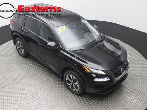 Used 2023 Nissan Rogue SV image 3