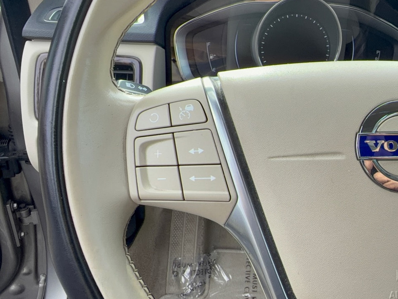 Used 2016 Volvo XC70 T5 Platinum w/ Protection Package FWD image 18