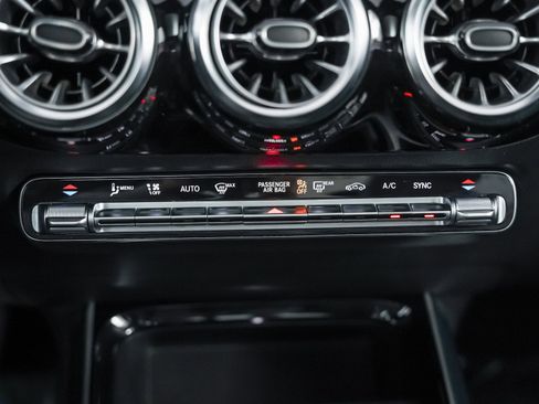 Certified 2022 Mercedes-Benz GLA 250 image 20