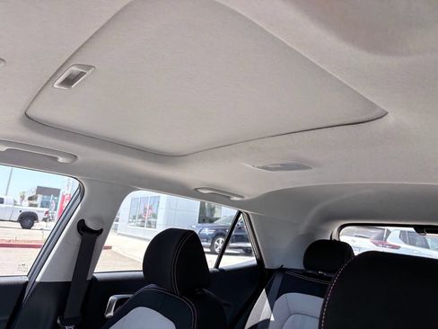 Used 2025 Hyundai Venue SEL FWD image 8