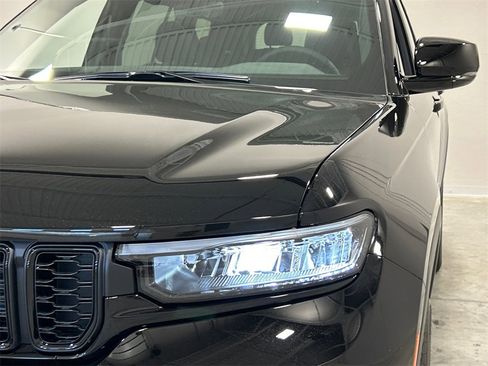 New 2025 Jeep Grand Cherokee L Altitude image 10