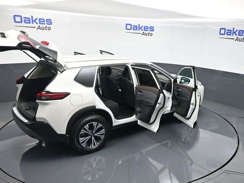 Used 2023 Nissan Rogue SV image 57