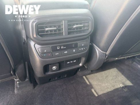 Used 2025 Honda Pilot Black Edition image 28