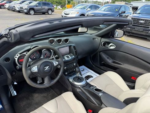 Used 2016 Nissan 370Z Touring Sport image 6