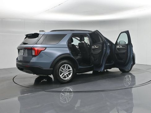 Used 2025 Ford Explorer Active w/ Active Comfort Package RWD image 6