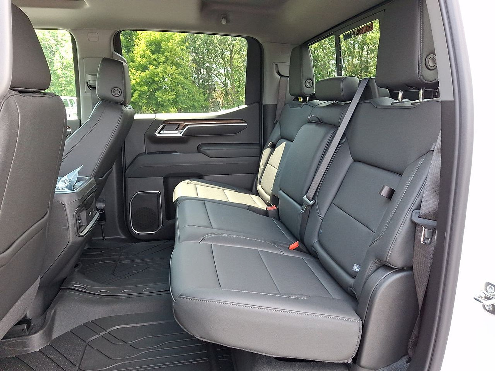 New 2026 Chevrolet Silverado 1500 RST w/ Redline Edition AWD/4WD image 13
