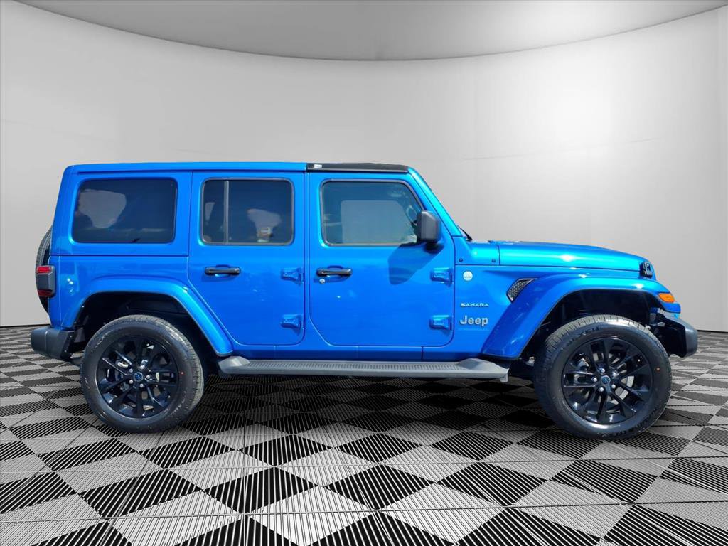 Used 2024 Jeep Wrangler Unlimited Sahara w/ Safety Group AWD/4WD image 31