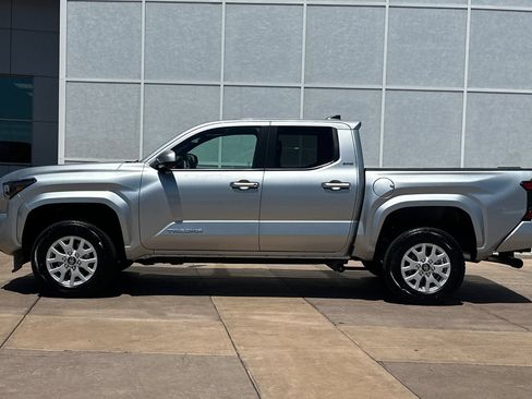 Used 2024 Toyota Tacoma SR5 AWD/4WD image 7