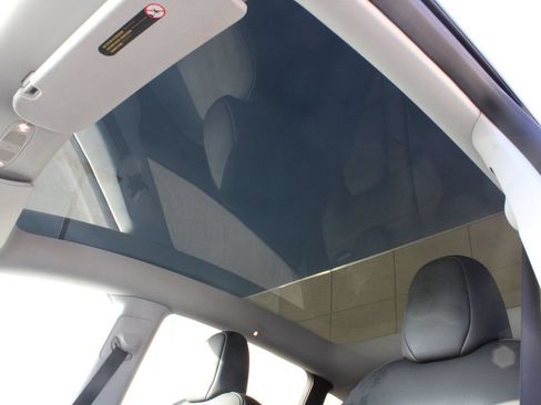 Used 2024 Tesla Model Y Performance AWD/4WD image 17