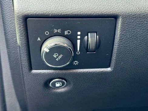 Used 2019 Jeep Grand Cherokee Altitude AWD/4WD image 13