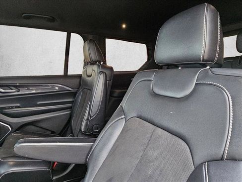 Used 2021 Jeep Grand Cherokee L Laredo image 21