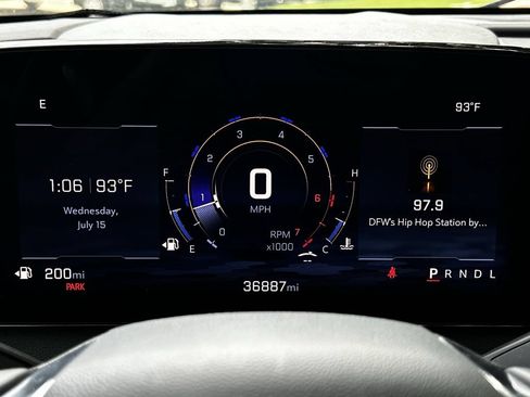 Used 2025 Chevrolet Traverse LT FWD image 16