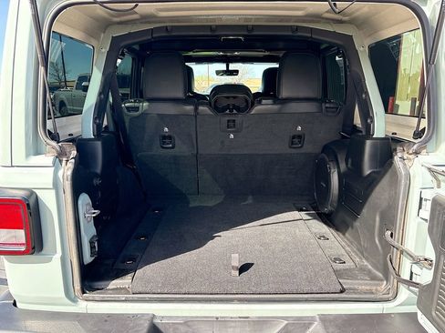 Used 2023 Jeep Wrangler Unlimited Rubicon image 25