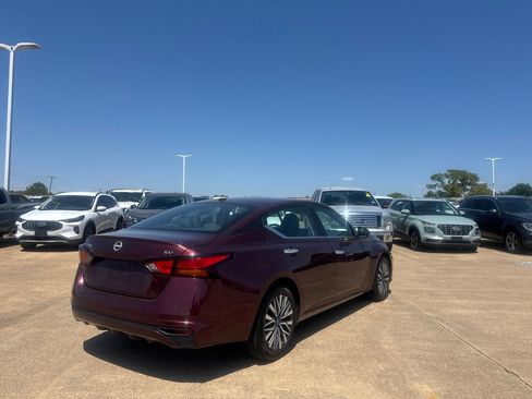 Certified 2024 Nissan Altima 2.5 SV FWD image 18