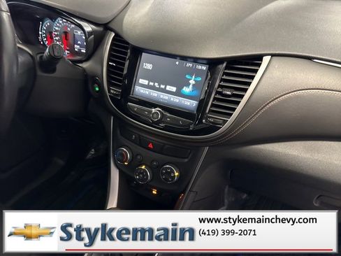 Used 2017 Chevrolet Trax LT w/ LT Convenience Package image 17