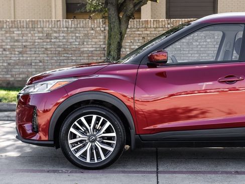 Used 2024 Nissan Kicks SV image 21
