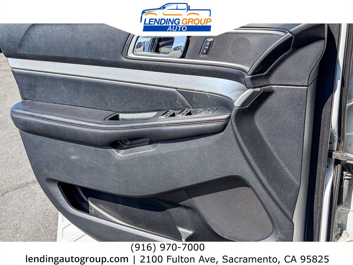 Used 2017 Ford Explorer XLT FWD image 19