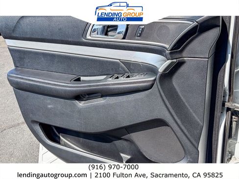 Used 2017 Ford Explorer XLT FWD image 19
