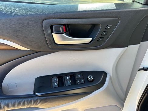 Used 2015 Toyota Highlander Limited image 13