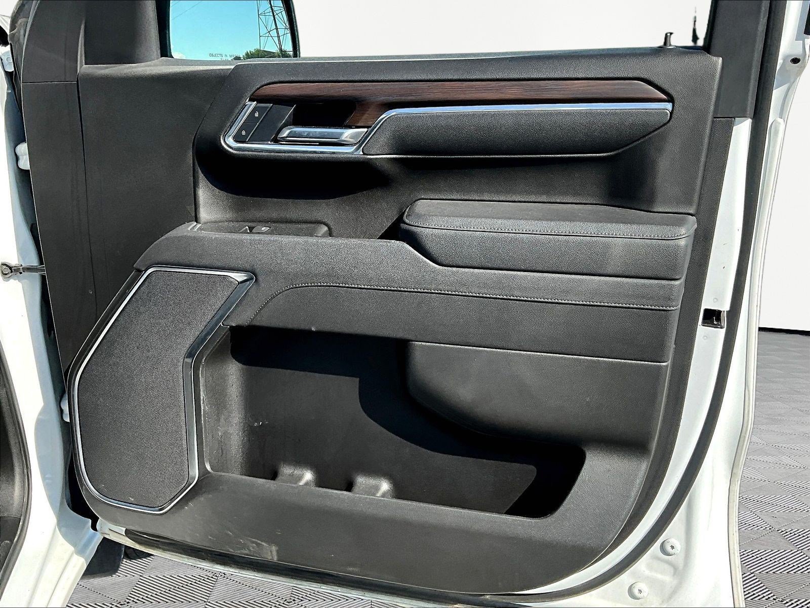 Used 2025 GMC Sierra 1500 SLT AWD/4WD image 29