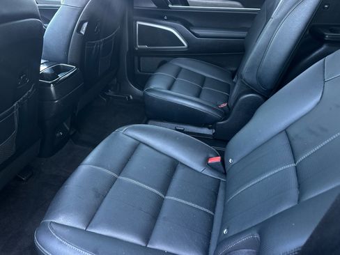 Used 2022 Kia Telluride EX w/ EX Premium Package FWD image 12