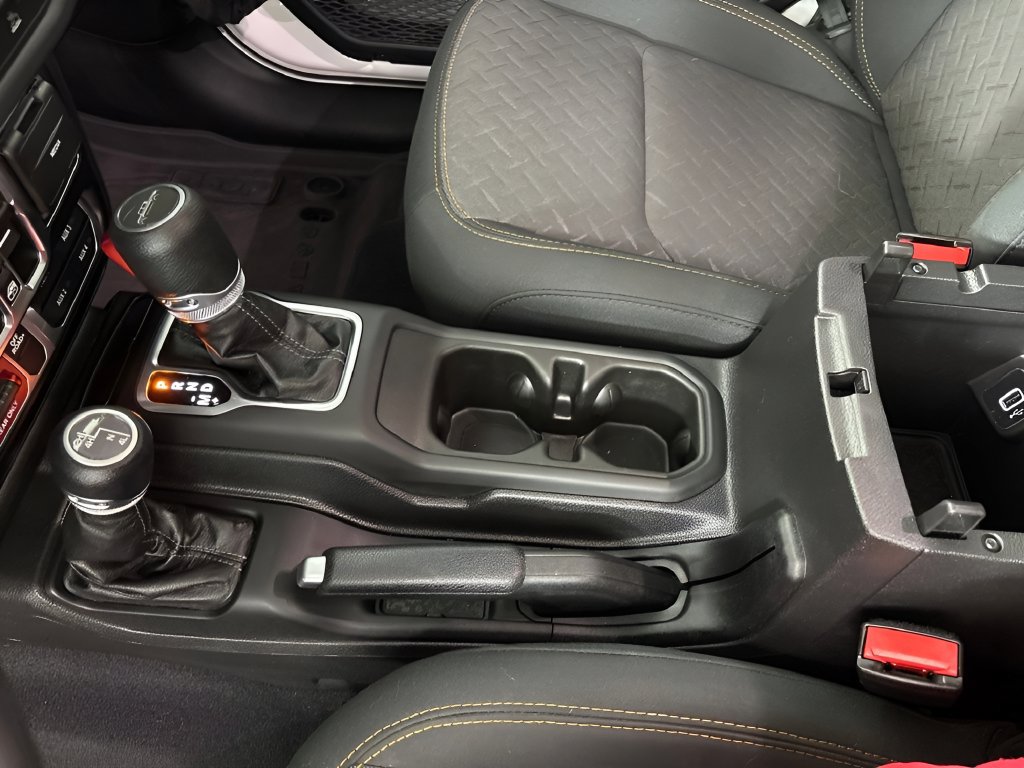 Used 2025 Jeep Gladiator Mojave w/ Safety Group AWD/4WD image 44