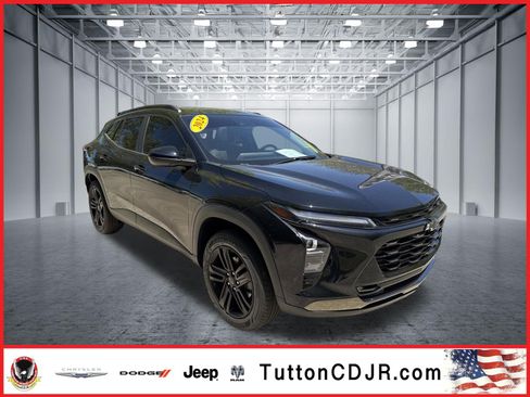 Used 2024 Chevrolet Trax ACTIV w/ Sunroof Package FWD image 1