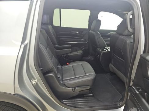 Used 2025 Chevrolet Traverse LT AWD/4WD image 13