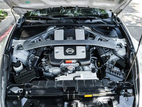 Used 2009 Nissan 370Z Touring w/ Sport Pkg image 28